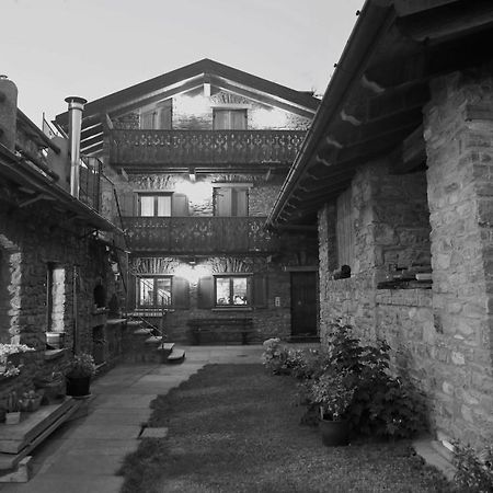 Suite Del Villaggio Sarre Eksteriør bilde
