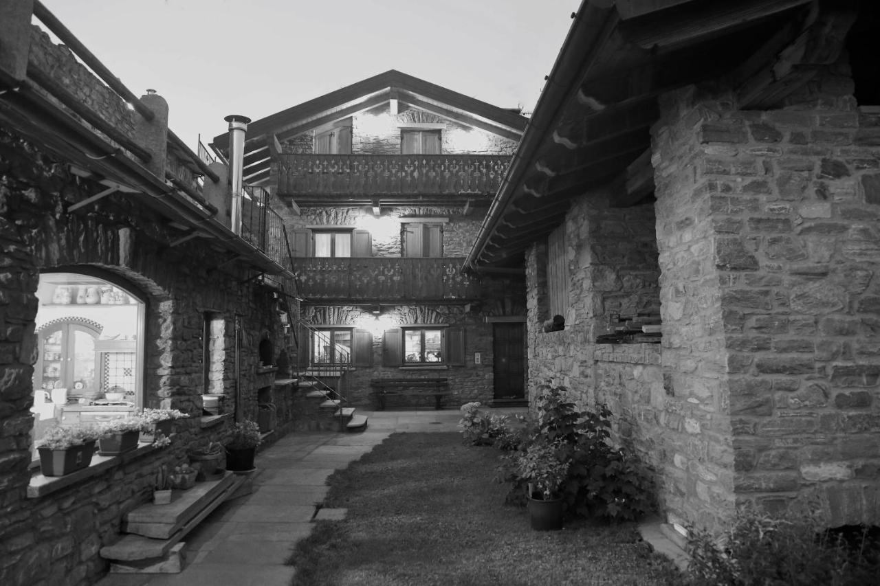 Suite Del Villaggio Sarre Eksteriør bilde
