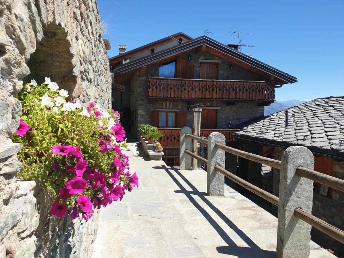 Suite Del Villaggio Sarre Eksteriør bilde